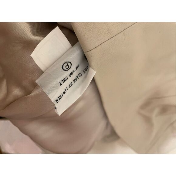 New Pamela McCoy collection quilted leather sleeveless vest size medium - Picture 9 of 11